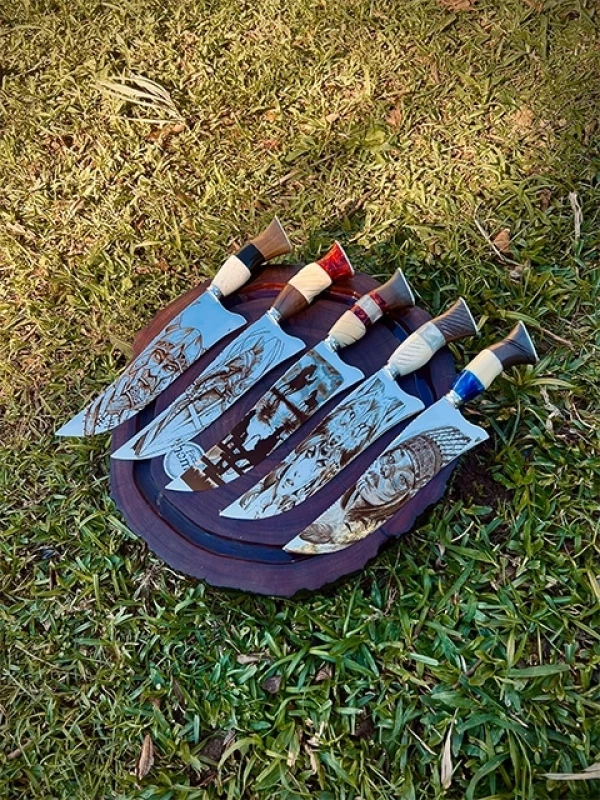 FACA PICANHEIRA CURVA COM  DESENHO 3D